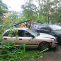 Нетрезвый водитель в мкр Чернево, города Красногорска протаранил несколько автомобилей, дерево, ограждение палисадника, а так же подъезд дома №45 по улице Ленина.