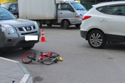 В Красногорске водитель совершил наезд на 8-летнего велосипедиста во дворовой территории!