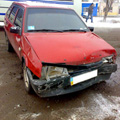 Из-за выезда украинского водителя на автомобиле "ВАЗ-2109" на встречную полосу произошло ДТП с автомобилем "Ауди А7", который отбросило на грузовой автомобиль "Вольво VNL64T".