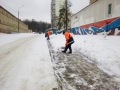 Красногорская городская служба очищает территорию города от снега.