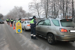 В Красногорском районе еженедельно проводятся сплошные проверки на дорогах.