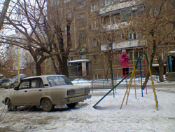 Газоны и детские площадки Павшинской поймы проверили на наличие автомобилей!