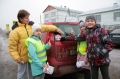 Ученики Курсаковской школы напомнили водителям и детям о безопасности на дорогах.