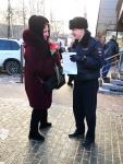 Сотрудники полиции УМВД России по г.о. Красногорск присоединились к акции «8 марта - в каждый дом».