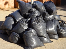 В городском округе Красногорск продолжается работа по заключению договоров на вывоз мусора из частного сектора.
