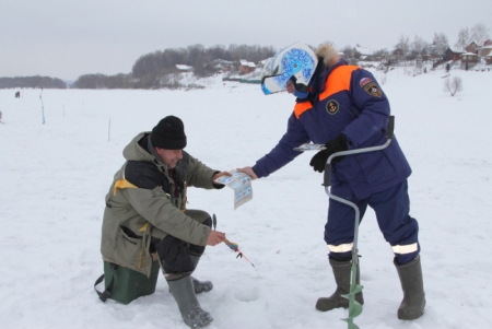 В Московской области усилена работа по обеспечению безопасности людей на льду водоемов!