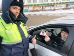 Сотрудники Подмосковной Госавтоинспекции за безопасность маленьких пассажиров.
