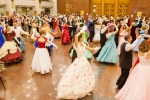 Любители исторических танцев из Подмосковья примут участие в «Зимнем балу» в Музее Победы.