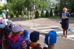 Подмосковные госавтоинспекторы провели с детьми занятие по правилам дорожного движения.
