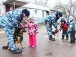 В Красногорске полицейские провели акцию «Моя профессия - кинолог».