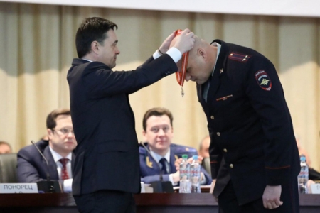 Красногорского полицейского наградили знаком «За доблесть и мужество».