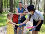 Инспектора ГИБДД Красногорска провели тематические беседы в городском парке Красногорска.