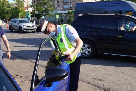 Полицейские Красногорска проводят операцию «Тонировка» по соблюдению правил тонировки автомобилей