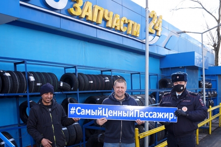 Сотрудники Госатоинспекции го Красногорск напомнили посетителями и работниками автомагазинов о важности соблюдения дорожных правил.