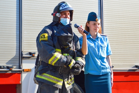 В детском лагере «Искра» сотрудники противопожарной службы Красногорска провели «Безопасное лето».