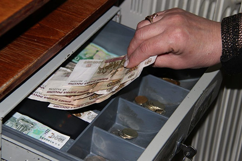 Сотрудники полиции Красногорского г.о. задержали подозреваемую в присвоении денежных средств.