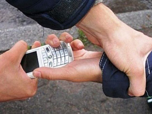 Похищение мобильного телефона стоимостью 40.000 рублей на улице Лесная, города Красногорска!