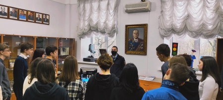 Сотрудники УМВД России по городскому округу Красногорск провели акцию «Профессия-полицейский»