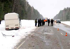 На 79 км а/д М9 Балтия водитель автобуса с 44 детьми не справился с управлением и съехал в кювет!