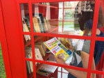 Инспектора ГИБДД пополнили пункт книжного шкафа Urban books книгами по тематике ПДД.