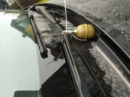 Муляж гранаты нашли на лобовом стекле автомобиля в Красногорске!