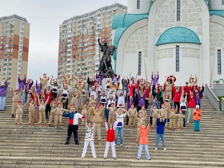 Активисты Российского движения школьников МБОУ СОШ №18 Красногорска приняли участие в съемках праздничного клипа ко Дню Народного Единства!