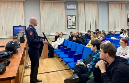 В Красногорске полицейские рассказали школьникам о своей работе!