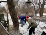 Юнармейцы Красногорска помогли ветерану очистить дорожки от льда!