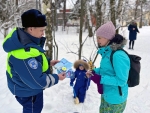 В рамках мероприятия «Зимние каникулы» сотрудники Подмосковной Госавтоинспекции проводят акции «Безопасный двор»