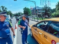 На дорогах Московской области сотрудники Госавтоинспекции раздают бутилированную воду и мороженое!