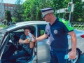 На дорогах Московской области сотрудники Госавтоинспекции раздают бутилированную воду и мороженое!
